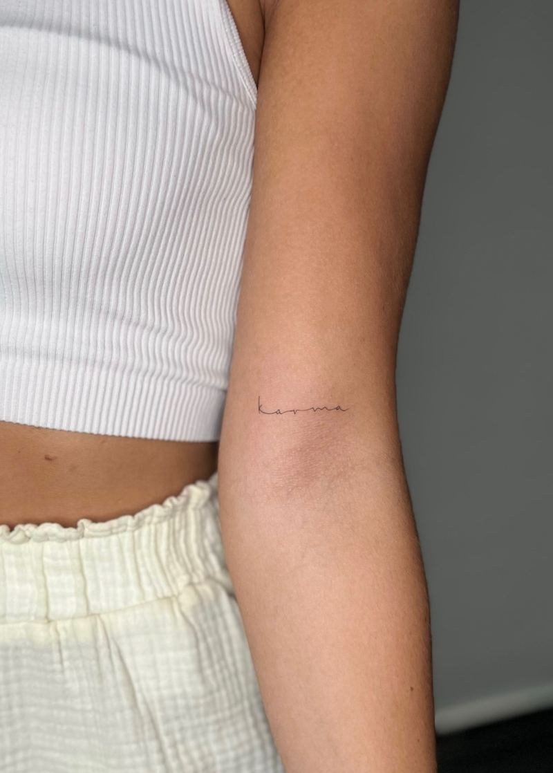 Fine Line Lettering Tattoo - karma Schriftzug